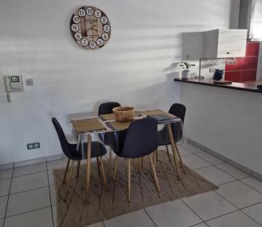 Centre-Ville Apartamento | La Terrasse de Ugo