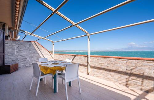 Costa Saracena-Castelluccio Apartamento | La terrazza sul Mare