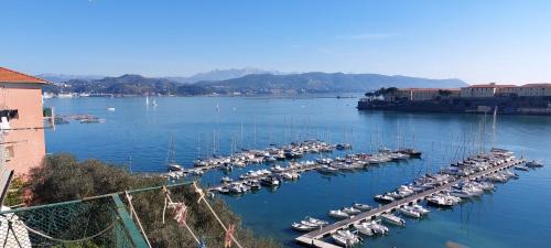 Le Grazie Casa | La Terrazza sulla baia di Le Grazie