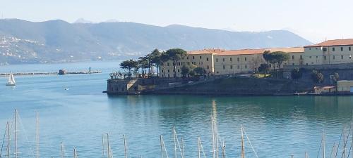 Le Grazie Casa | La Terrazza sulla baia di Le Grazie