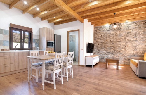La Solana Villa | 'La Tirajanera 1+2' con vistas a la montaña, piscina compartida y Wi-Fi
