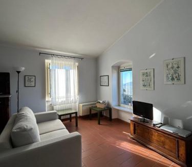 Castelnuovo Magra Casa | La Tisbe, una casa nel borgo medievale di Castelnuovo Magra