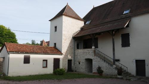 Bresse-sur-Grosne Cama Y Desayuno | La Tour Carrée