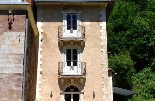 Brignac-la-Plaine Casa | La Tour du Chambon - el ala de la torre de una hermosa Maison de Maitre de 1850