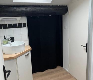 Grezieu-la-Varenne Apartamento | La Tour Ronde