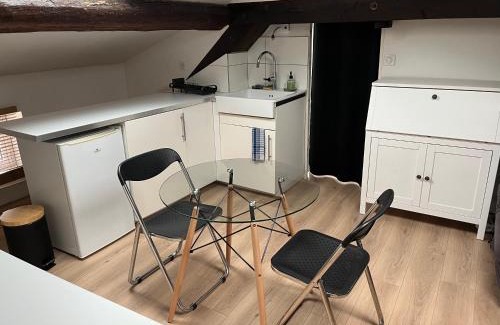 Grezieu-la-Varenne Apartamento | La Tour Ronde