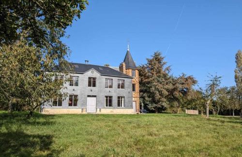 Saint-Michel-de-Livet Apartamento | La Tourelle de Saint Michel de Livet - Parking