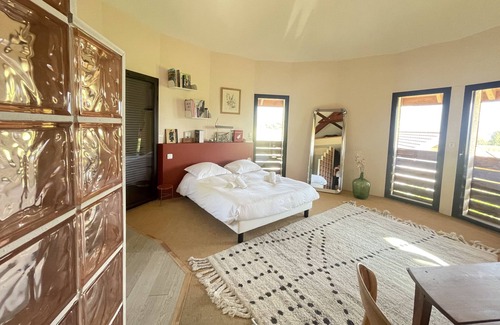 Pringy Casa | La Tuilière, former 19th century Tuilerie, 8pers. with swimming pool