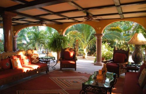 Vinorama Cama Y Desayuno | La Valise Los Cabos