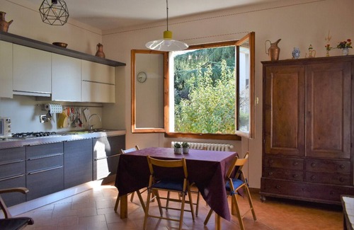 Cavriglia Casa | La Vecchia Posta: Ideal para Chianti & Arte | Habitación doble roja y 2 baños