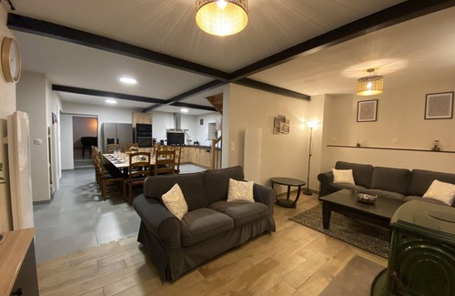 Isigny-le-Buat Casa | La Venais, Maison de Campagne Avec Billard et Babyfoot