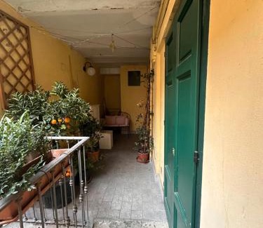 Lazzaretto Apartamento | La Vie en Rouge - Porta Venezia Milano