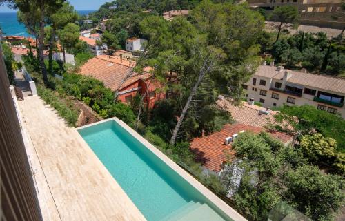 Sa Riera Apartamento | La vie en rouge SA RIERA duplex, private parking