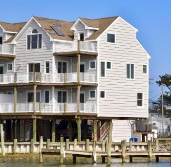Chincoteague Casa | La Vie - Waterfront, boat dock & Pool!