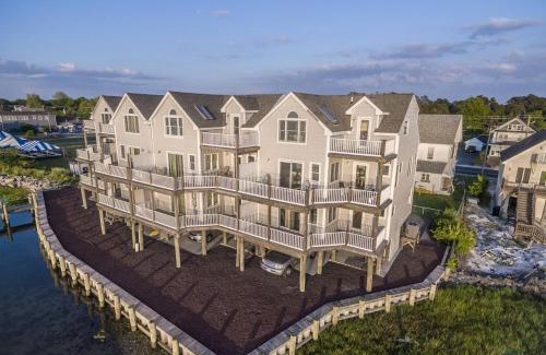 Chincoteague Casa | La Vie - Waterfront, boat dock & Pool!