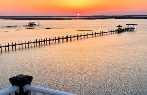 Chincoteague Casa | La Vie - Waterfront, boat dock & Pool!