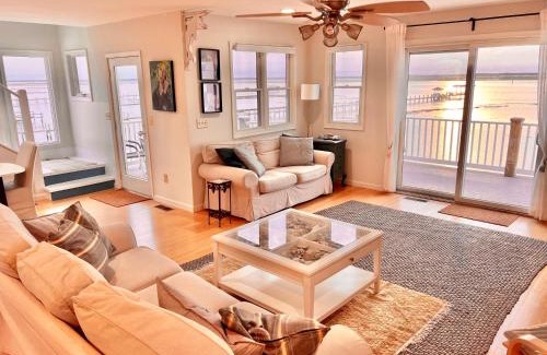 Chincoteague Casa | La Vie - Waterfront, boat dock & Pool!