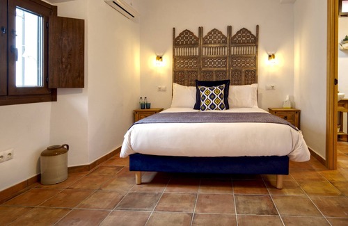 Canillas de Aceituno Cama Y Desayuno | La Vieja Botica Bed & Breakfast