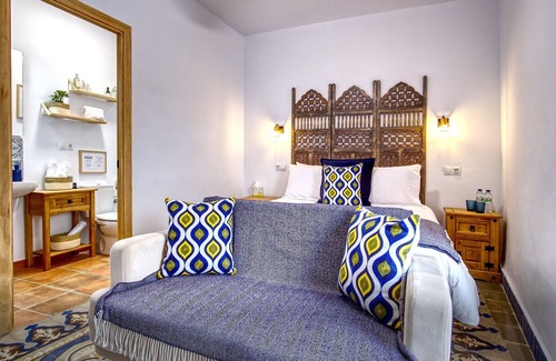 Canillas de Aceituno Cama Y Desayuno | La Vieja Botica Bed & Breakfast