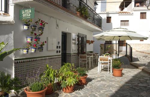 Canillas de Aceituno Cama Y Desayuno | La Vieja Botica