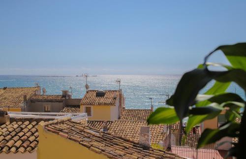 Centro histórico Apartamento | La Vila Feliz, gemütliche private Duplex-Ferienwohnung im typischen Fischerhaus mit fantastischem Meerblick