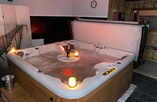Chatelaudren Apartamento | La Villa Audren Love Room Jacuzzi