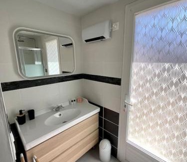 Capbreton Casa | La Villa Azur - Chaleureuse maisonnette avec piscine partagée