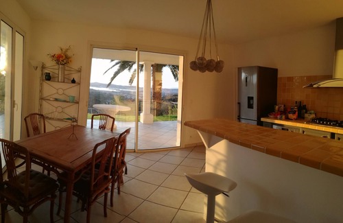 Ollioules Villa | ¡Vista panorámica de la piscina climatizada privada 'LA VILLA COURTINE'!