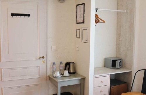 Vence Hotel | LA Villa Roseraie , Hotel Familial Ouvert Toute L Annee. Animaux Acceptes
