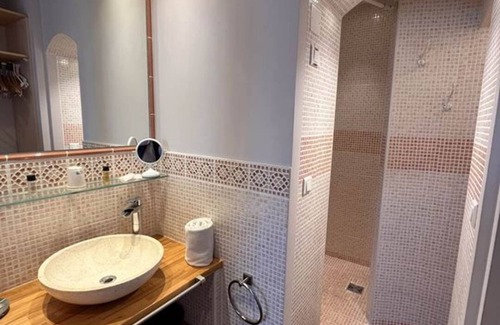 Vence Hotel | LA Villa Roseraie , Hotel Familial Ouvert Toute L Annee Animaux Acceptes