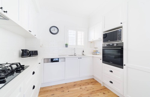 Katoomba Casa | La Villette sleeps 9/fireplace/BBQ/Pet Friendly