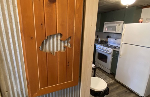 Phelps Cabina | La Vita e Bella -Life is Good- at this pet friendly Northwoods escape