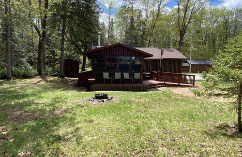 Phelps Cabina | La Vita e Bella -Life is Good- at this pet friendly Northwoods escape