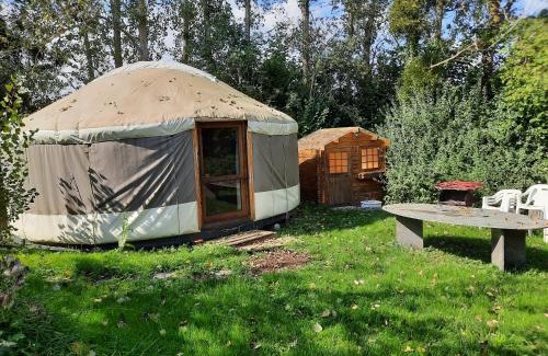 Xhoris Otro | La yourte au fonds du jardin
