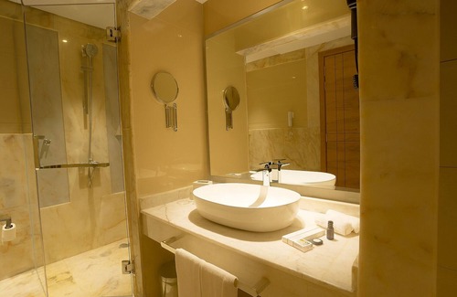 Deira Hotel | La Zona Continental Hotel