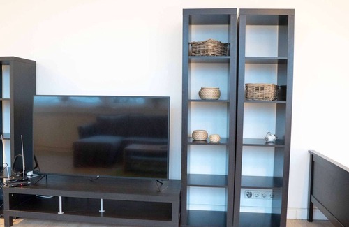 Langenfeld Apartamento | LA04 Apartment in Langenfeld with TV & WiFi