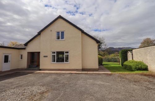 Keswick Casa | Laal Field House