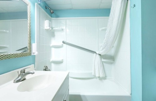 Northeast Virginia Beach Complejo | Labor Day Week Special in Virginia Beach!!