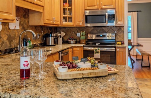 Hope Mills Casa | Labrador LakeHouse I Billiards & Bar I Pool I Kayak I WOW-Kitchen I Fire Pit
