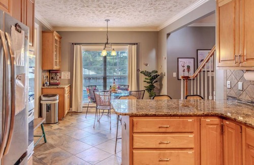 Hope Mills Casa | Labrador LakeHouse I Billiards & Bar I Pool I Kayak I WOW-Kitchen I Fire Pit