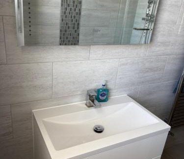 Portsmouth Apartamento | Laburnum - 2 bedroom - Sleeps 6, Outside Space, Free Parking
