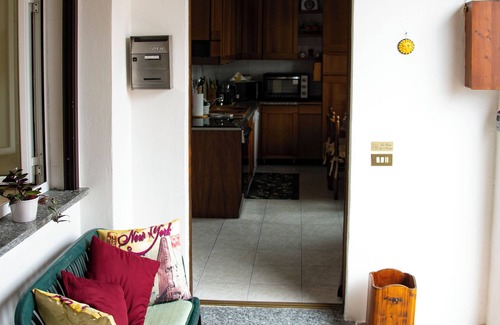 Varano Borghi Apartamento | LaCasaDeiNonni - Lakes&Relax