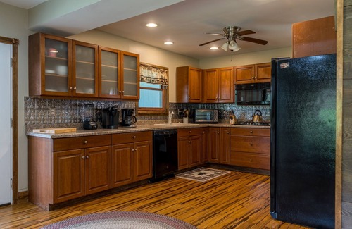 Camptown Casa | LaceyVilla - Huge home in Endless Mountains