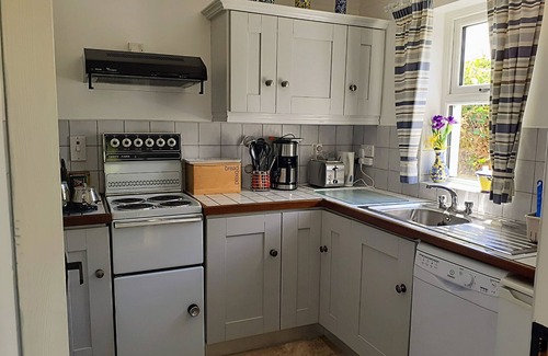 Garrykennedy Cabaña | LACKAROE COTTAGE, family friendly in Garrykennedy, County Tipperary