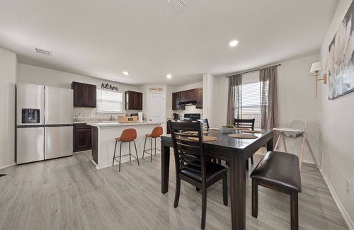 Southside Casa | Lackland Ultimate Family Haven! Located near San Antonio's top attractions!