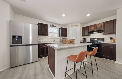 Southside Casa | Lackland Ultimate Family Haven! Located near San Antonio's top attractions!
