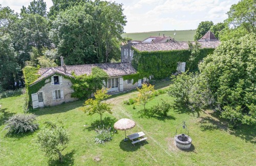 Fleac-sur-Seugne Casa | LaConciergerieJonzac, Manoir "Atypique et Médiéval"