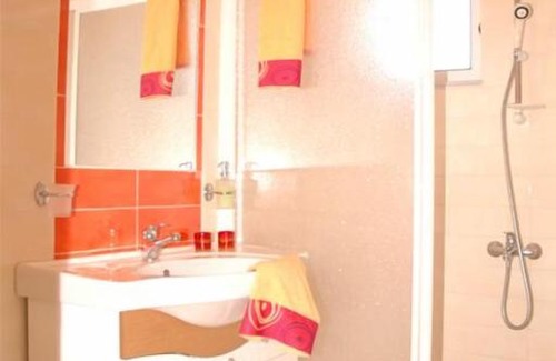 Vigklafia Apartamento | Laconia Collection 'Applause Red' Apartment