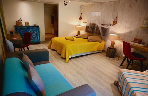 Sainte-Colombe-en-Bruilhois Casa | LACOSTE