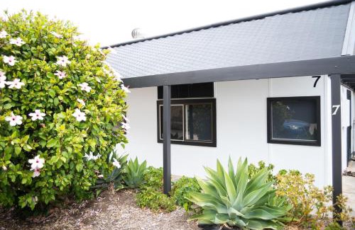 Normanville Casa | Lady Bay Beach House - seconds from the sand